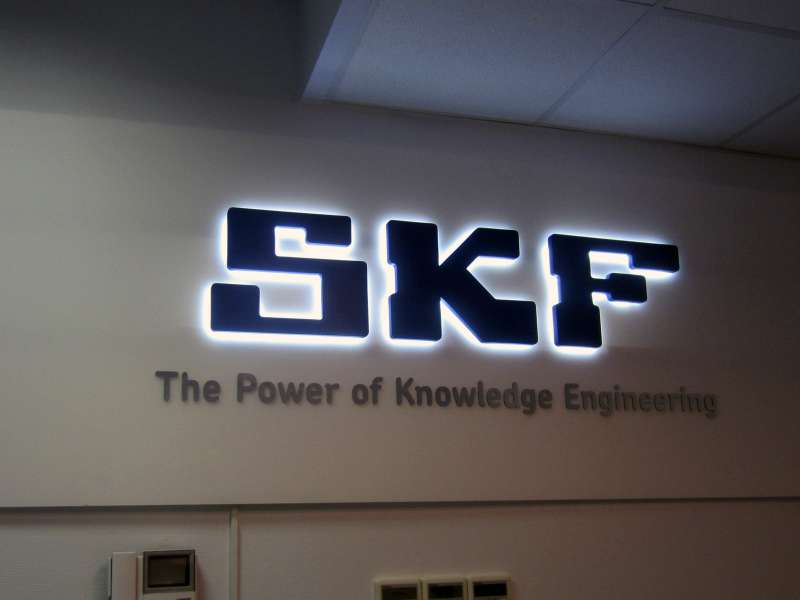 Крашеные буквы с контражурной подсветкой SKF заказать (№356)